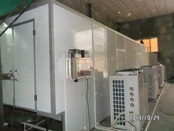 蔬菜（cài）帶式熱泵烘幹機