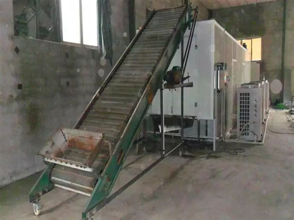 Belt type heat pump dryer for traditional Chinese medicine materials